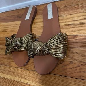 ZARA GOLD SLIDE - SIZE 7 1/2
